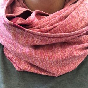NWOT Vinyassa Scarf Rulu Heathered Pink
